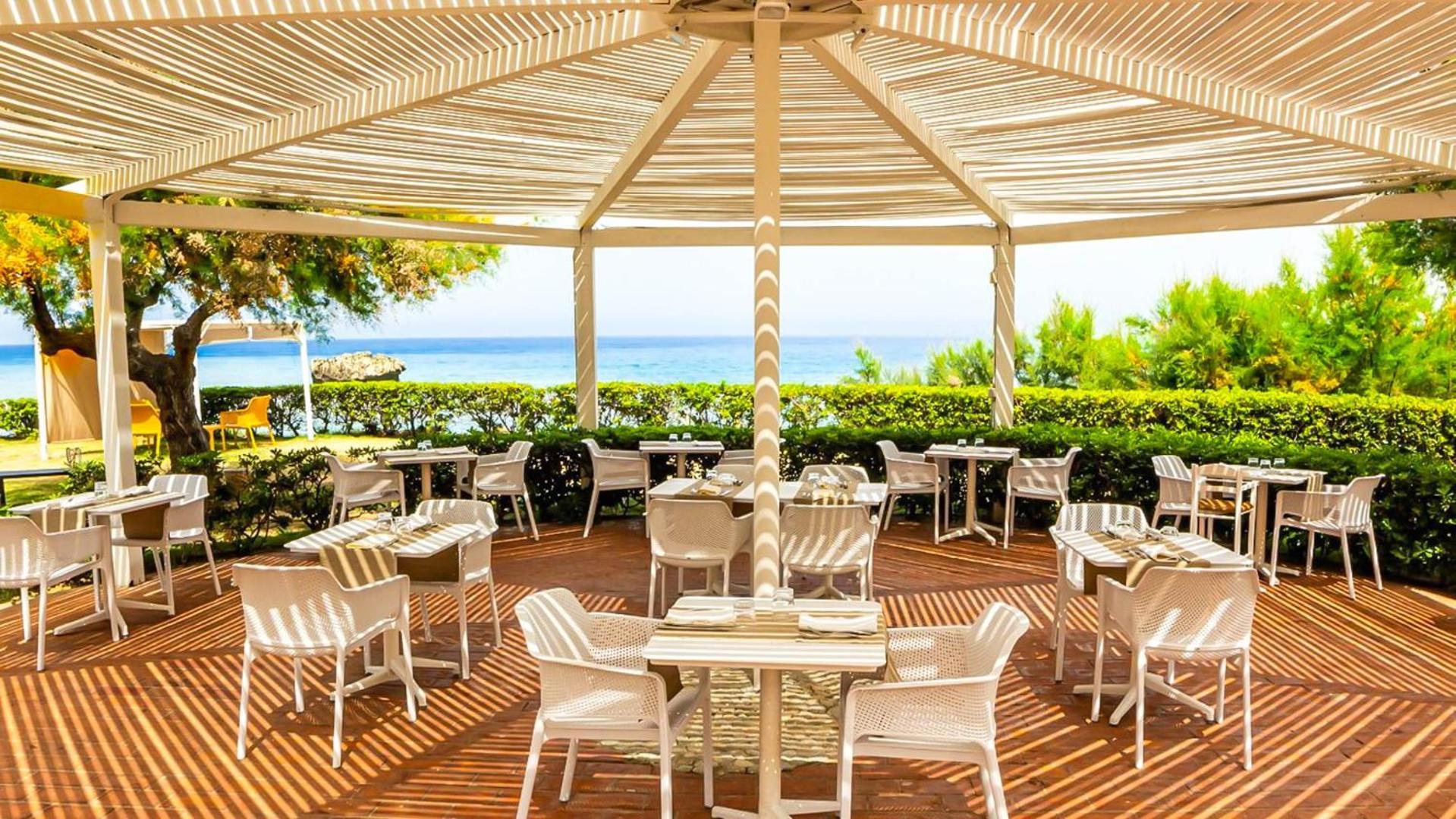 Borgo Di Riaci Beach Resort Санта-Доменика Экстерьер фото