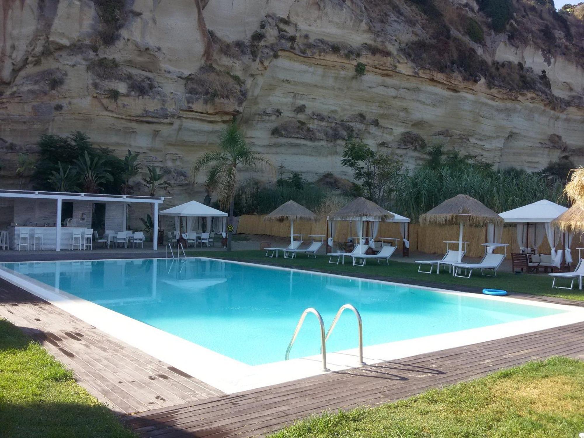 Borgo Di Riaci Beach Resort Санта-Доменика Экстерьер фото