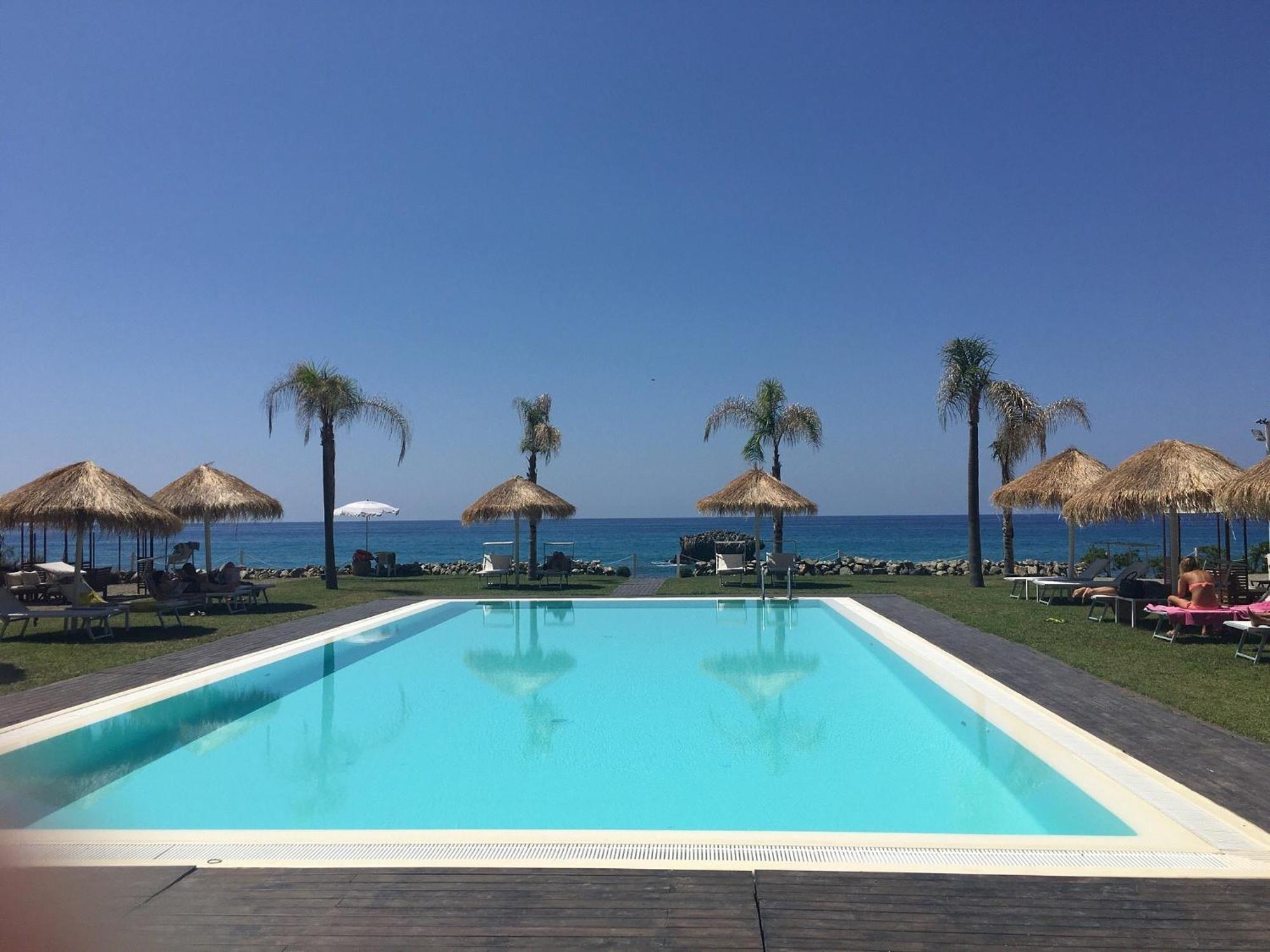 Borgo Di Riaci Beach Resort Санта-Доменика Экстерьер фото