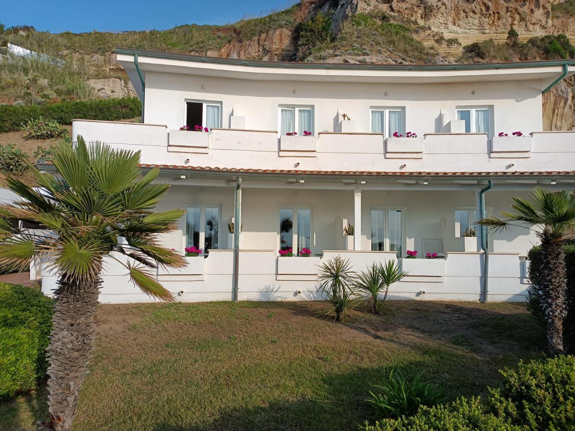 Borgo Di Riaci Beach Resort Санта-Доменика Экстерьер фото