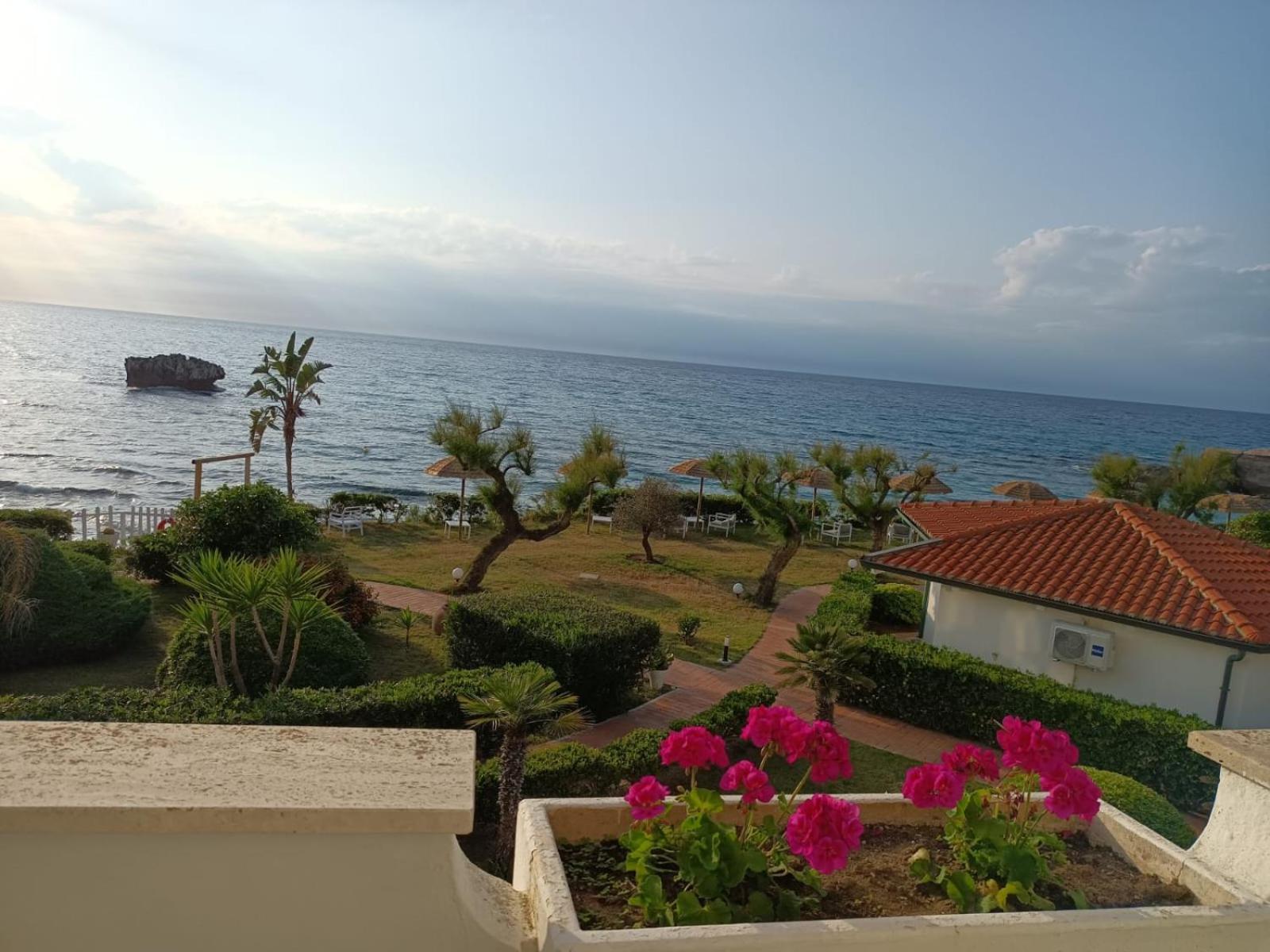 Borgo Di Riaci Beach Resort Санта-Доменика Экстерьер фото